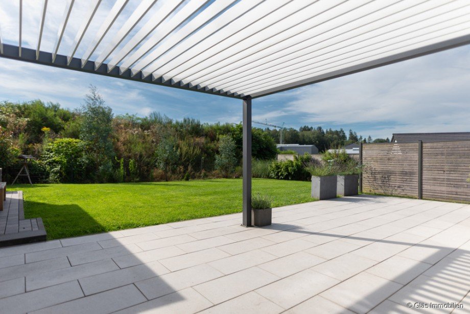 Terrasse mit Lamellendach Einfamilienhaus Spiesen-Elversberg