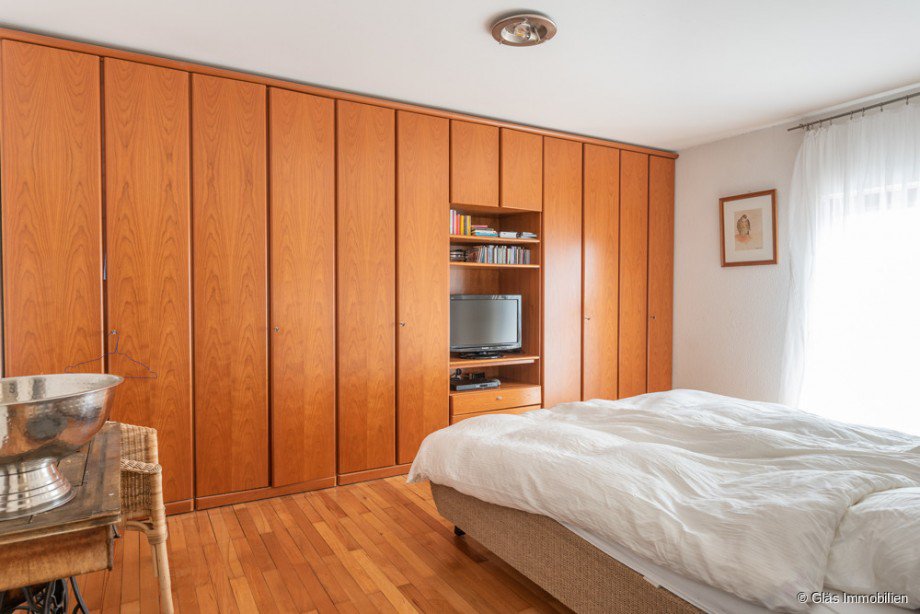 Gro�es Elternschlafzimmer im DG mit Balkon Zweifamilienhaus Bous