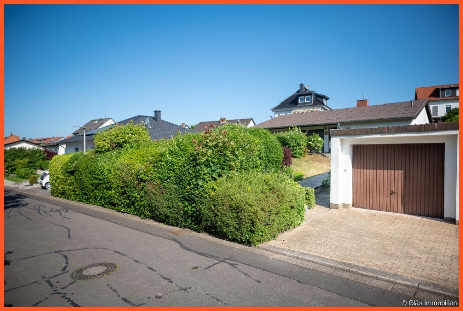 Freistehender Bungalow mit gro�er Garage (30 m�) Einfamilienhaus V�lklingen