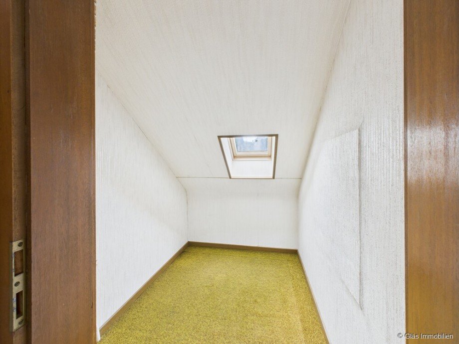 Zimmer 3 im DG Zweifamilienhaus Wadgassen