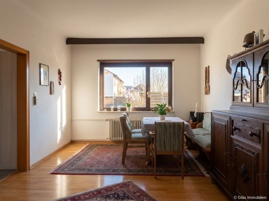 Esszimmer Erdgeschoss mit angrenzender K�che Zweifamilienhaus Saarbr�cken / Gersweiler