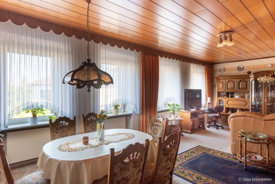 und anschlie�endes Wohnzimmer Zweifamilienhaus Riegelsberg