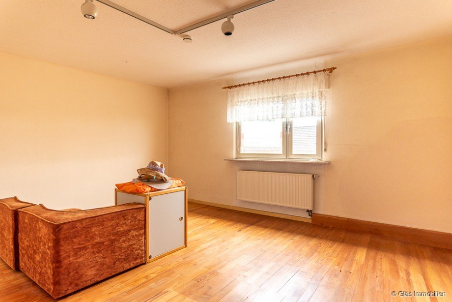 Wohnzimmer im OG Zweifamilienhaus Schwalbach