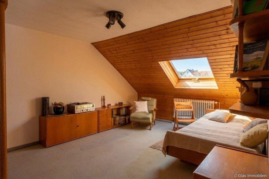 Kinderzimmer 1 Dachgeschoss Zweifamilienhaus Saarbr�cken / Gersweiler