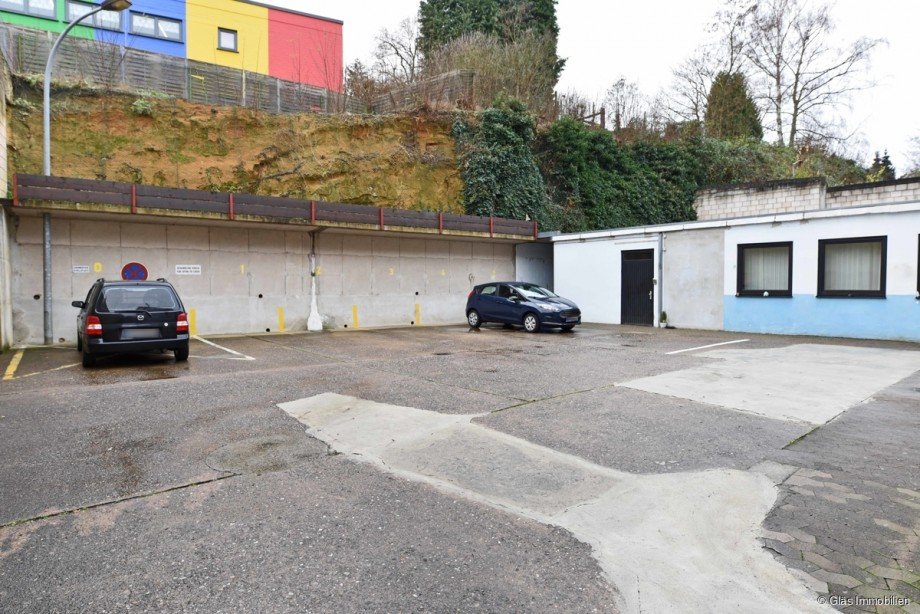 8 Kfz-Stellpl�tze Mehrfamilienhaus Gro�rosseln