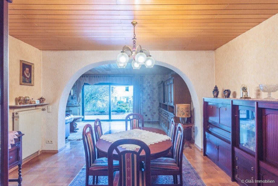 Esszimmer mit Blick Richtung Wohnzimmer Reihenendhaus V�lklingen