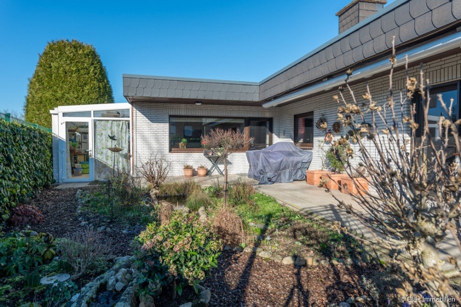 Sommergarten mit Bachlauf und Teich Einfamilienhaus Langenfeld (Rheinland)