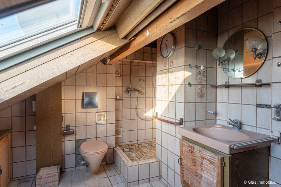 Bad mit Dusche DG Zweifamilienhaus V�lklingen