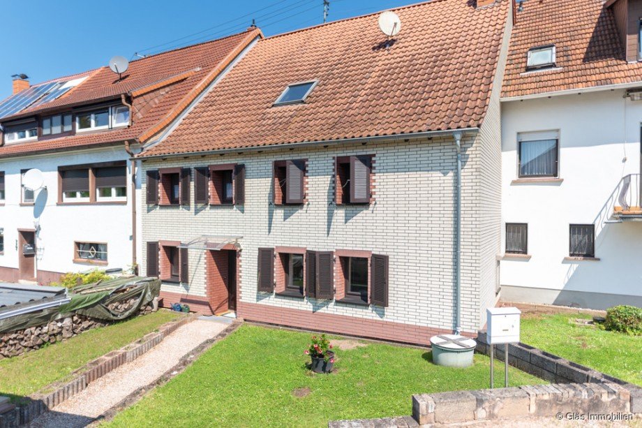 Vorderansicht Reihenmittelhaus Riegelsberg