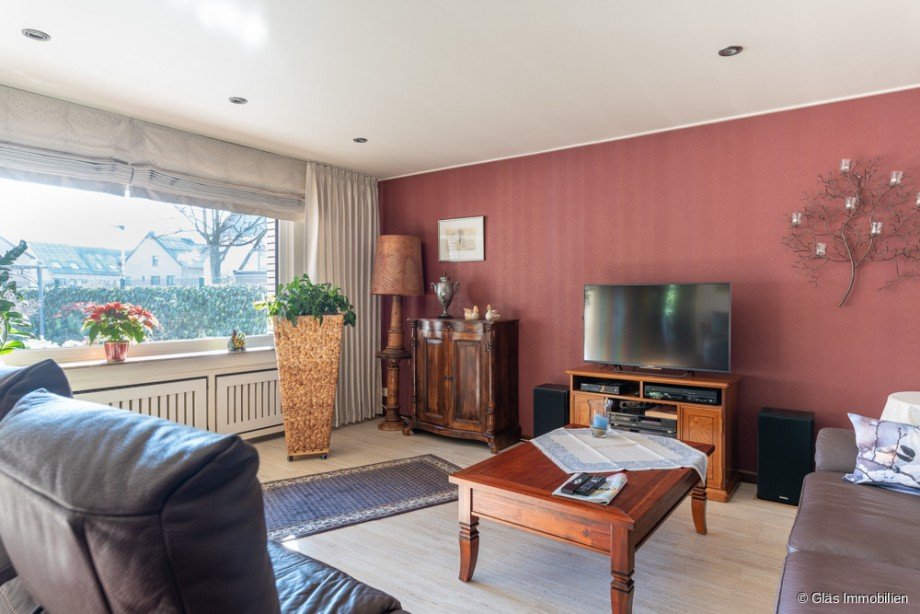 Wohnzimmer mit Blick in den Garten Einfamilienhaus Langenfeld (Rheinland)