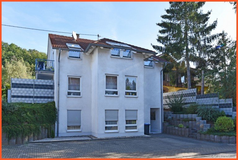 Stra�enansicht Wadgassen Etagenwohnung Schicke Eigentumswohnung mit 4 Zi/K�/Bad/Balkon in ruhiger Wohnlage
