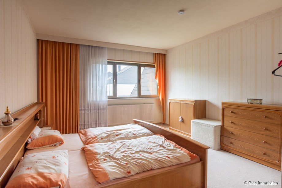 Schlafzimmer OG Reihenendhaus V�lklingen