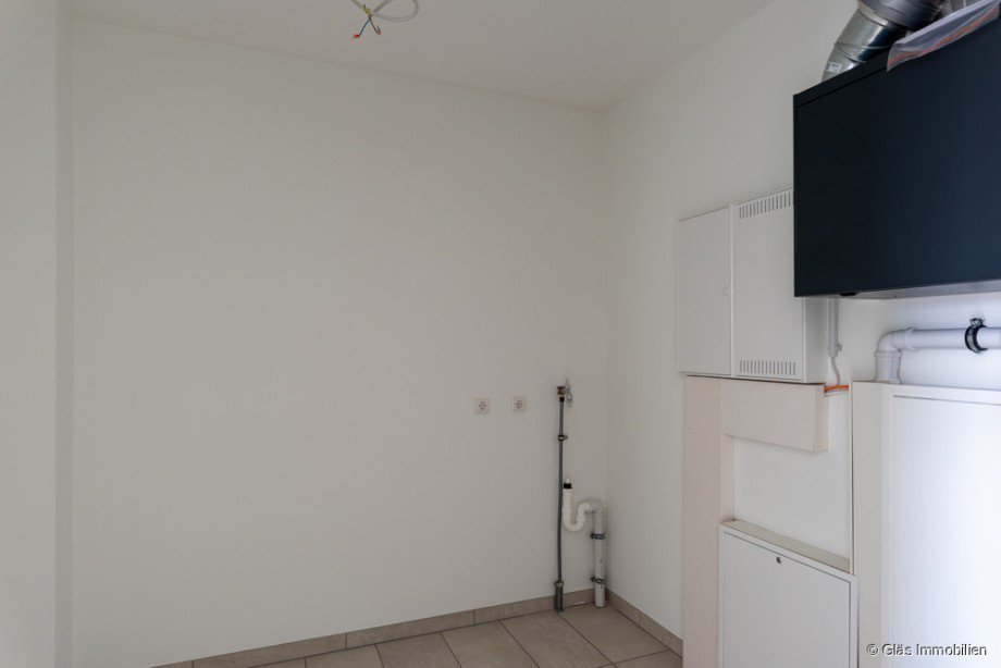Abstellraum mit Waschmaschinenstellplatz und L�ftungsanlage Etagenwohnung Mettlach