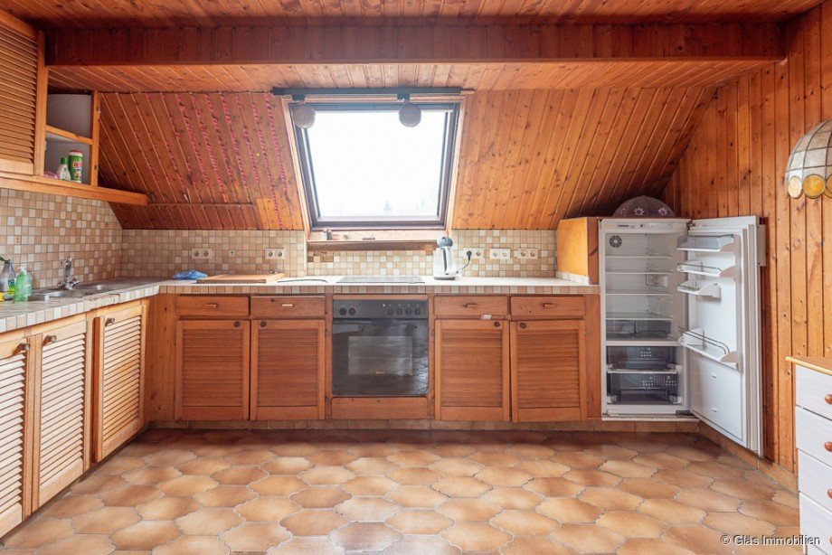 Gro�e K�che im DG Zweifamilienhaus Schwalbach