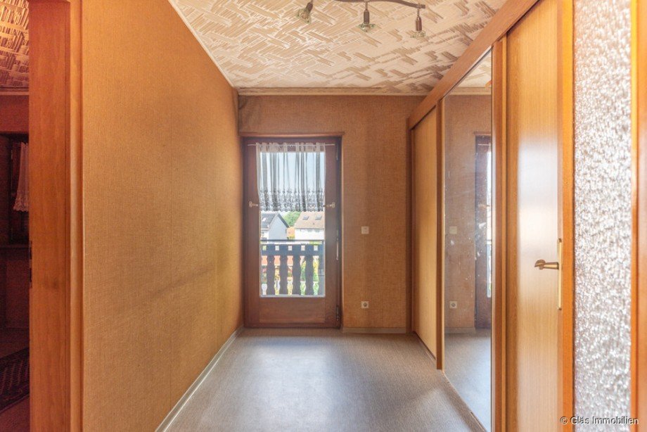 Ankleidezimmer mit Balkon Doppelhaush�lfte V�lklingen