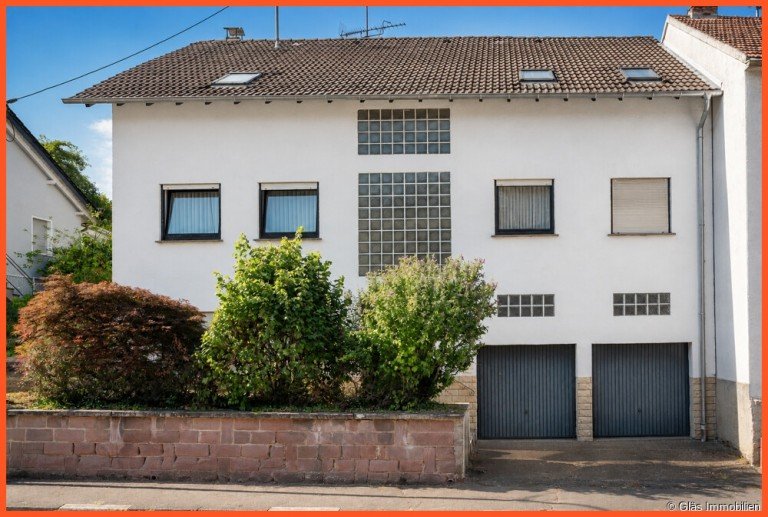 Gro�z�giges Ein- bis Zweifamilienhaus mit zwei Garagen Gro�rosseln / Karlsbrunn Zweifamilienhaus Gro�z�giges Ein- bis Zweifamilienhaus mit zwei Garagen in Karlsbrunn