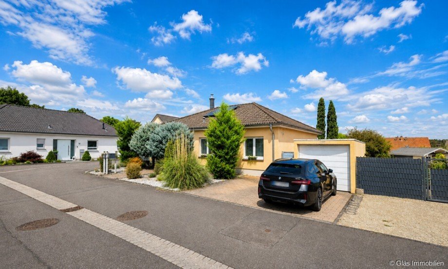 Seitenansicht mit Garage Bungalow �berherrn