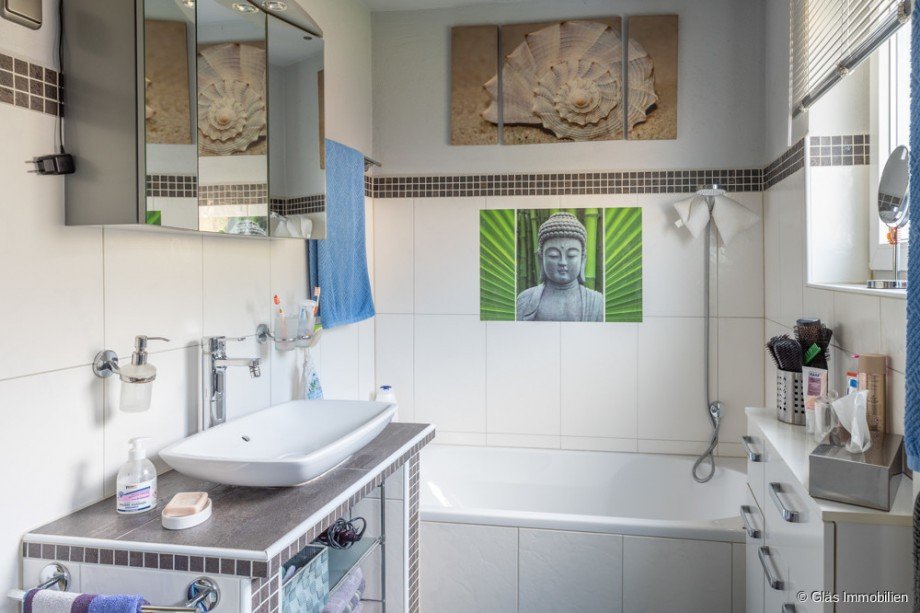 Badezimmer mit Wanne und... Zweifamilienhaus V�lklingen