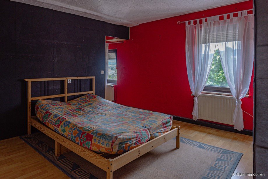 Schlafzimmer DG Zweifamilienhaus V�lklingen