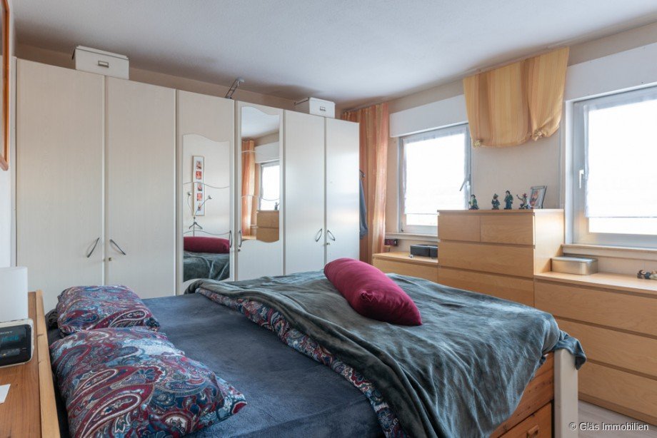 Elternschlafzimmer 1. OG Zweifamilienhaus V�lklingen