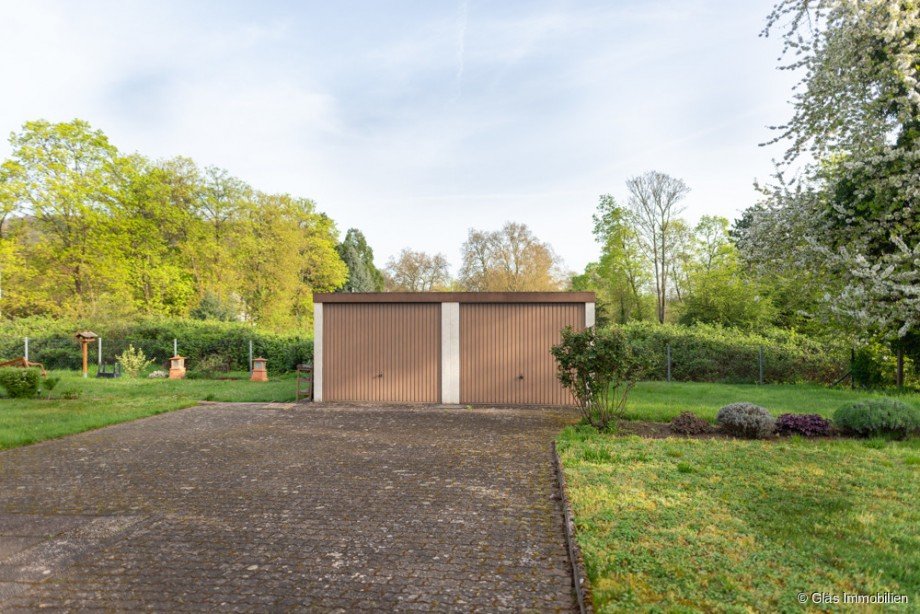 Ausreichend Parkm�glichkeiten Zweifamilienhaus Wallerfangen