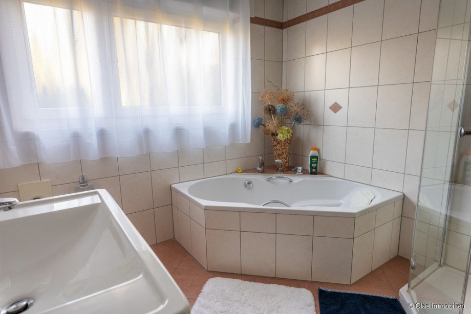 ...Eckbadewanne und... Einfamilienhaus Langenfeld (Rheinland)