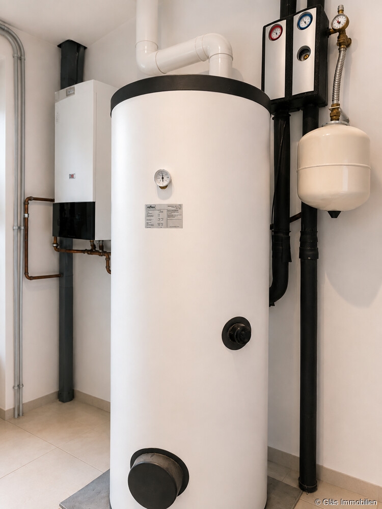 Gasbrennwertheizung mit zentraler Warmwasserbereitung Bungalow �berherrn