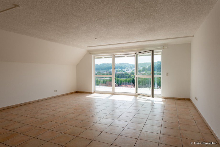 Wohnzimmer mit Loggia Maisonettewohnung V�lklingen
