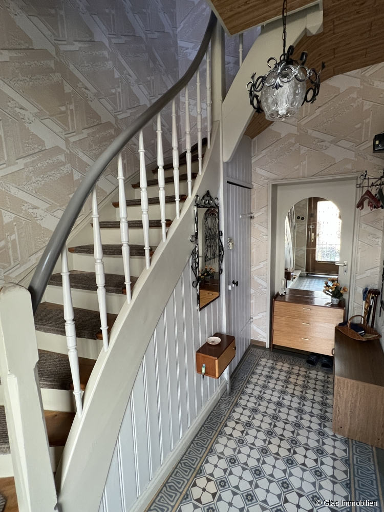 Eingangsdiele mit original Jugendstilfliesen Reihenmittelhaus V�lklingen