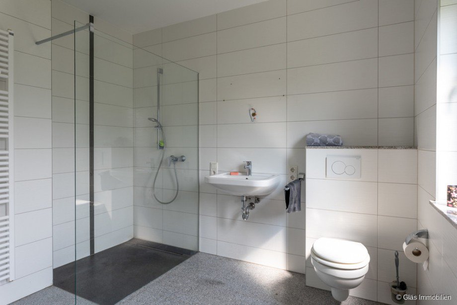Badezimmer mit bodengleicher Dusche und... Penthousewohnung V�lklingen / Geislautern