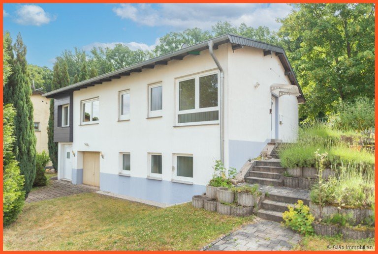 Freistehendes Einfamilienhaus in sonniger Wohnlage V�lklingen / Geislautern Einfamilienhaus Geislautern - Freistehender Bungalow mit gro�em Garten und vielseitigem Raumangebot in ruhiger Wohnlage