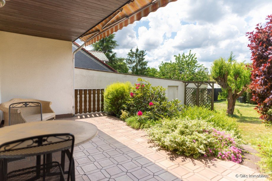 Terrasse mit Blick in den Garten Einfamilienhaus V�lklingen