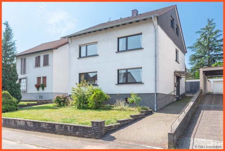 Zwei- bis Dreifamlienhaus in bevorzugter Wohnlage Wadgassen Zweifamilienhaus Glockenberg - Zweifamilienhaus mit Ausbaureserve und Garage in bevorzugter Wohnlage