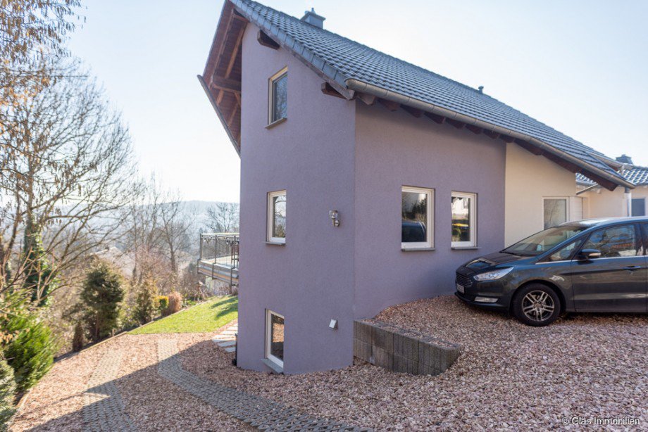 Seitenansicht mit Einfahrt Einfamilienhaus Neunkirchen-Wiebelskirchen