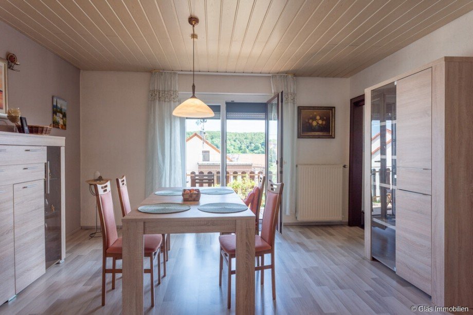 Esszimmer OG mit Balkon Mehrfamilienhaus V�lklingen / Ludweiler