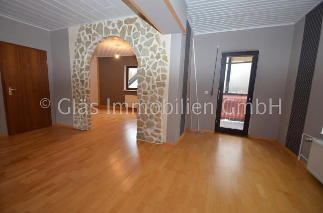 Gro�z�giger Wohn_Essbereich mit Balkon Zweifamilienhaus Gro�rosseln