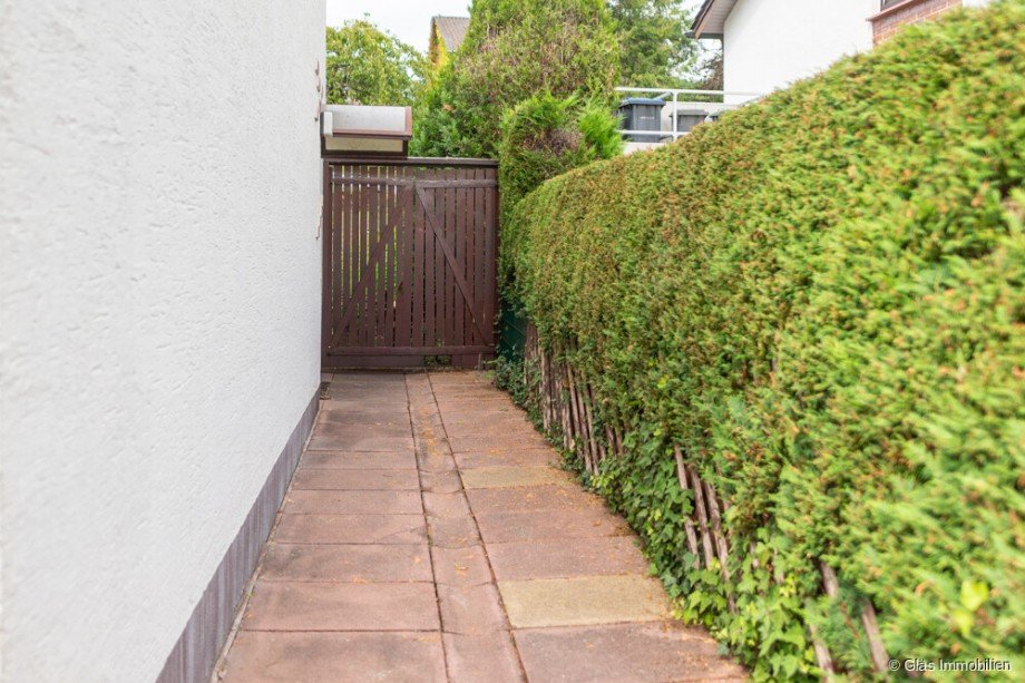 Seiteneingang zu Hauswirtschaftsraum und K�che Einfamilienhaus V�lklingen