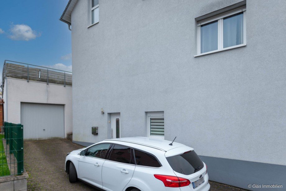 Eingang und Zufahrt zur Garage Erdgeschosswohnung Gro�rosseln
