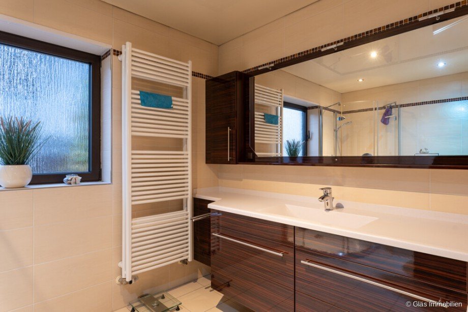 Modernes Badezimmer mit... Einfamilienhaus V�lklingen