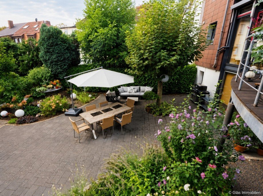 Blick auf die Gartenterrasse Einfamilienhaus V�lklingen
