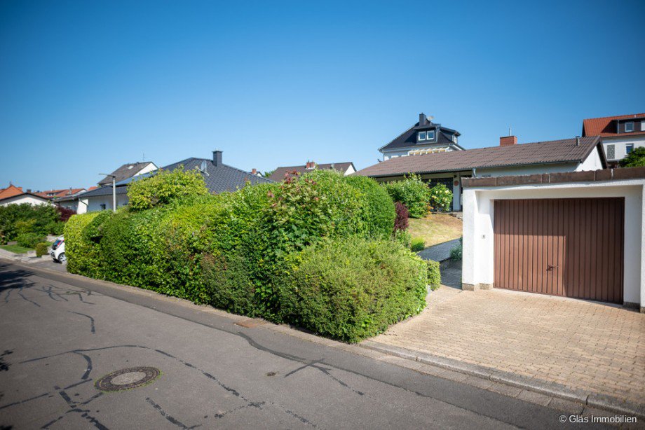Freistehender Bungalow mit gro�er Garage (30 m�) Einfamilienhaus V�lklingen
