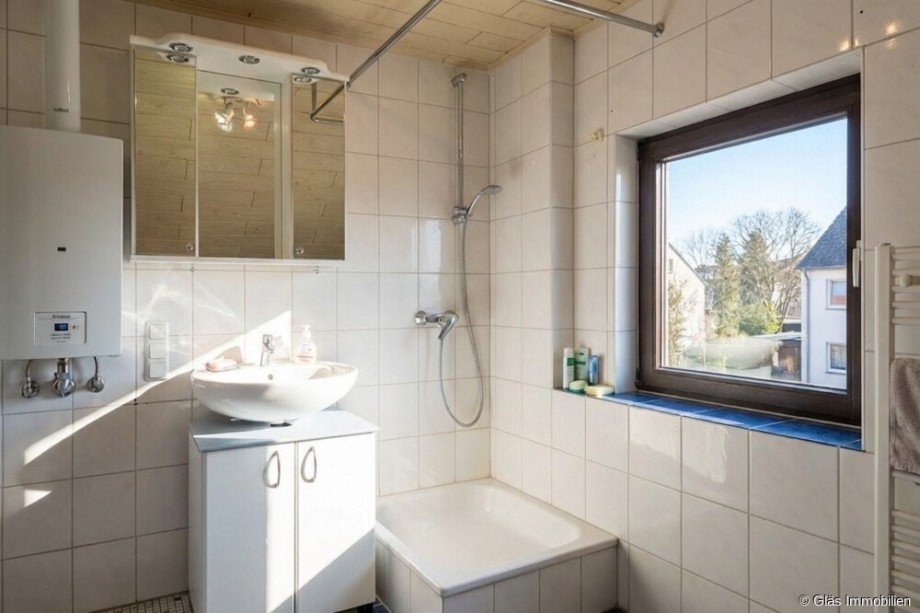 Bad Dachgeschoss mit Dusche und... Zweifamilienhaus Saarbr�cken / Gersweiler