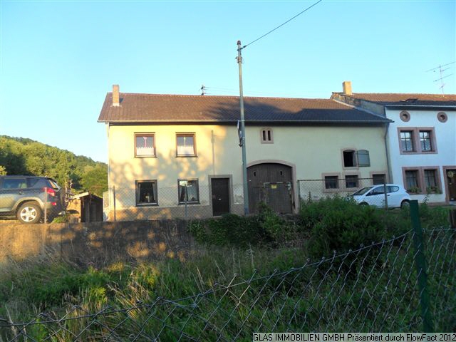 Stra�enansicht Rehlingen-Siersburg Bauernhaus Gro�z�giges Bauernhaus mit jeder Menge Platz in idyllischer - aber dennoch verkehrsg�nstiger - Lage!