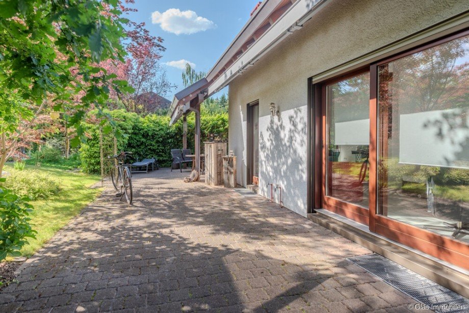 Terrasse mit Markisen �ber die gesamte Breite Einfamilienhaus Wadgassen