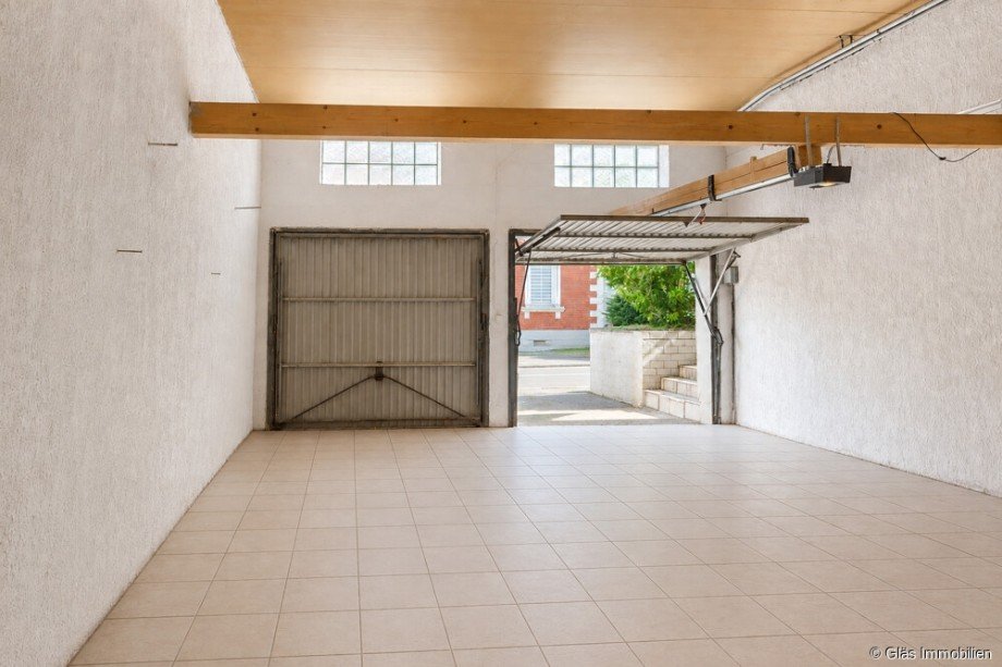 Gro�e Garage f�r bis zu 3 Pkw Zweifamilienhaus Gro�rosseln / Karlsbrunn