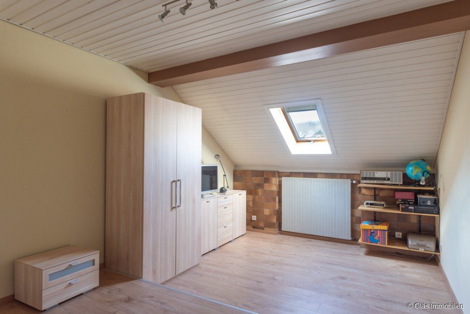 Kinderzimmer/Arbeitzimmer im Obergscho� Zweifamilienhaus V�lklingen