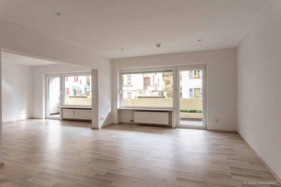 Blick von K�che in Esszimmer Etagenwohnung Saarbr�cken / Schafbr�cke