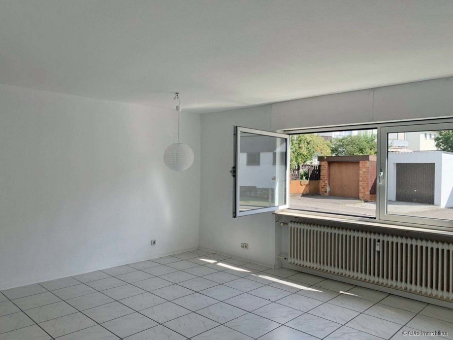 Wohnzimmer b Etagenwohnung Saarbr�cken / Klarenthal
