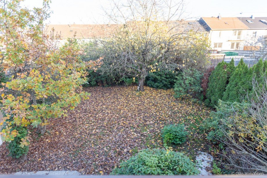 Herbstlicher Garten Zweifamilienhaus V�lklingen