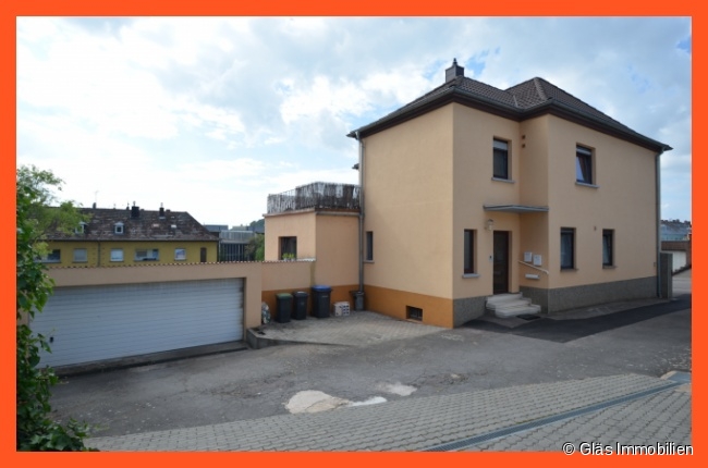 Freistehendes Ein- bis Zweifamilienhaus mit Doppelgarage V�lklingen Einfamilienhaus Freistehendes Ein- bis Zweifamilienhaus in sonniger Stadtrandlage f�r Eigennutzer u. Kapitalanleger!